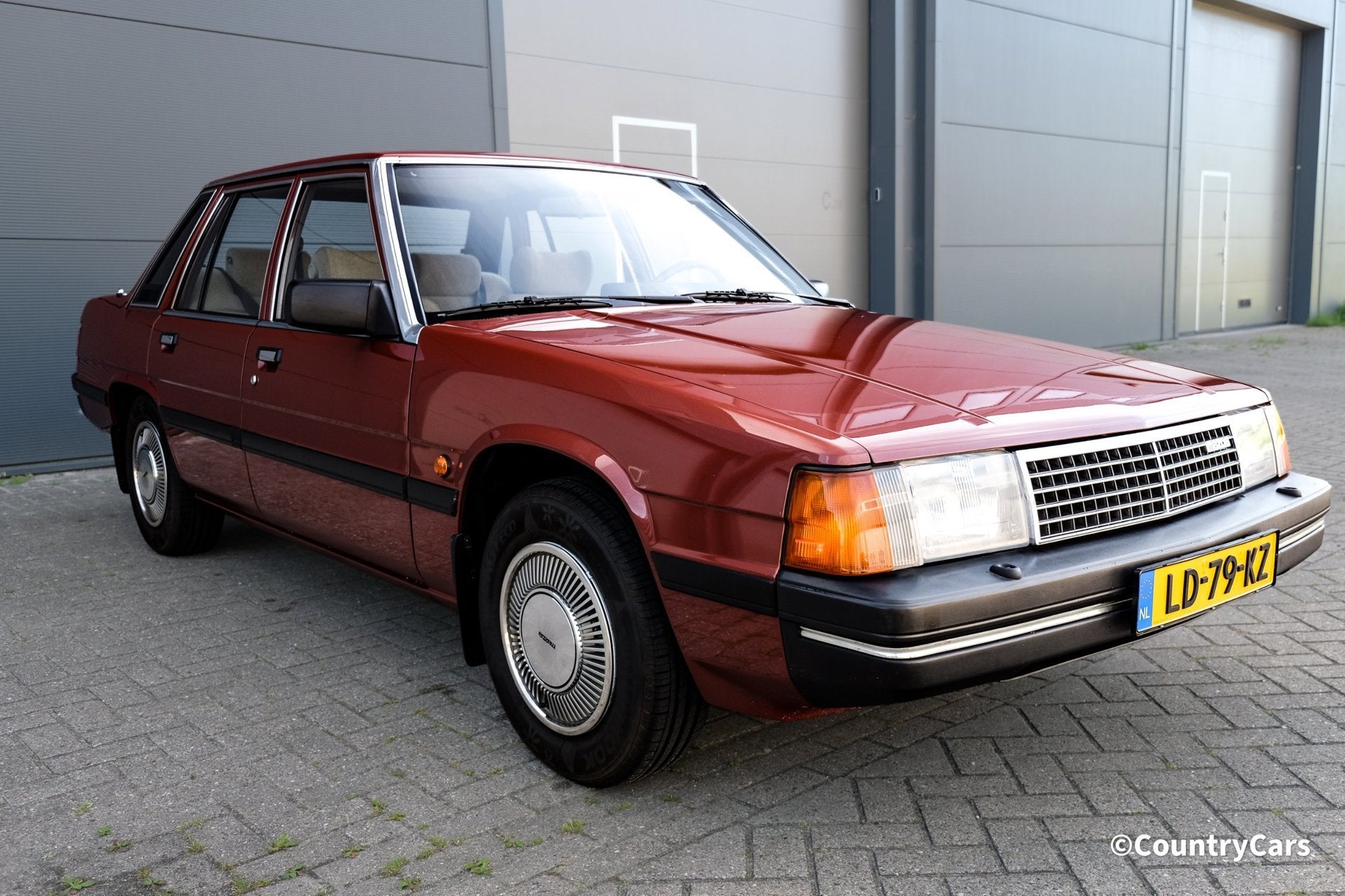 Mazda 929 2.0 Sedan Orig NL Unieke Historie Verzamelaarstaat, Auto's, Stof, Gebruikt, Bruin, 4 stoelen