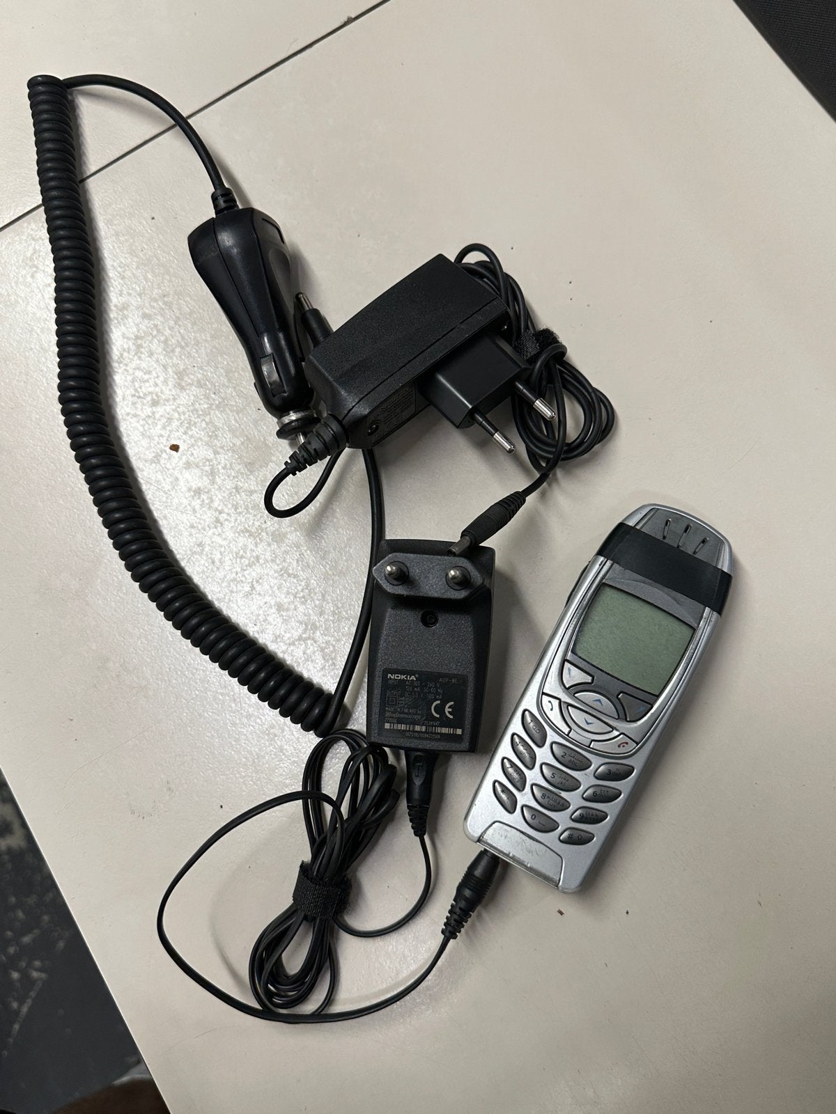 Nokia 6310 met lader en autolader, Telecommunicatie, Mobiele telefoons | Nokia, Ophalen, Gebruikt, Geen camera, Fysiek toetsenbord