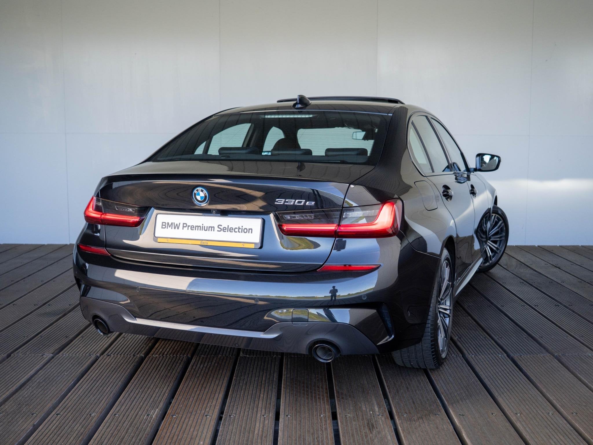 BMW 3 Serie Sedan 330e | M Sport | Innovationspakket | Comfo, Auto's, 1998 cc, Gebruikt, 4 cilinders, Zwart
