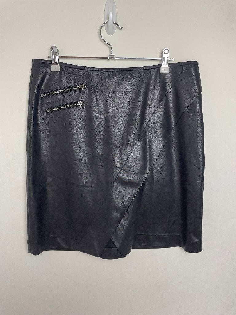 Eva Kayan vegan leather look mini skirt rok ritsen 40 split, Kleding | Dames, Rokken, Maat 38/40 (M), Zwart, Nieuw, Eva Kayan