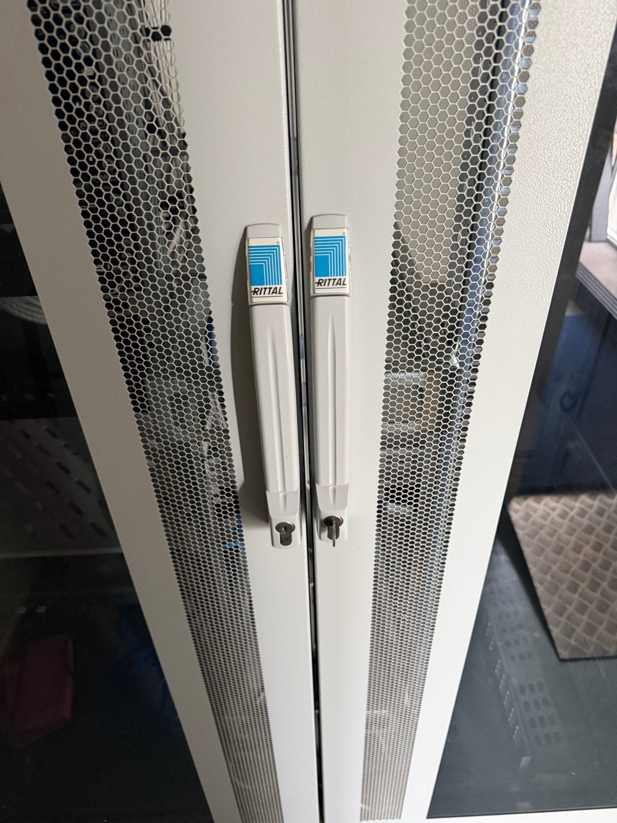 Rittal Serverkast met geperforeerde deuren, Computers en Software, Serverkasten, Ophalen, Gebruikt, Geperforeerd
