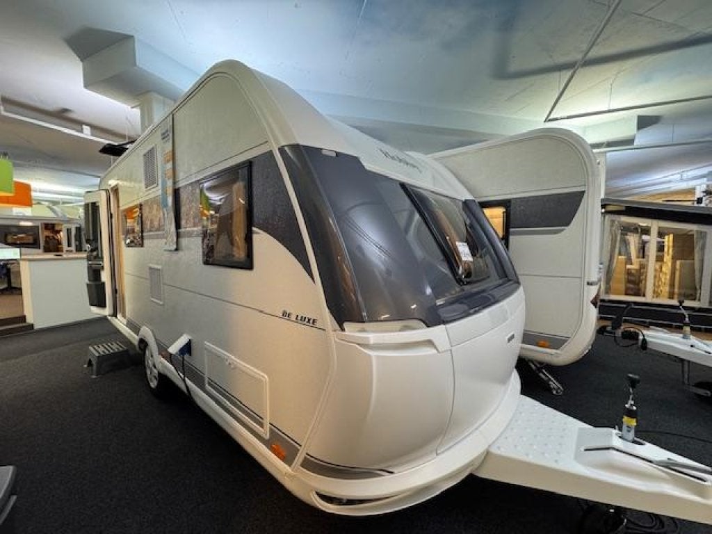 Hobby De Luxe 490 KMF 2026 BLACKLINE ACTIE!!!, Caravans en Kamperen, Hobby, Bedrijf, Treinzit, Schokbreker