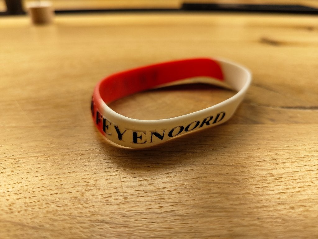 Vrienden van Feyenoord rubber armband (rood wit) universeel, Ophalen of Verzenden, Gebruikt, Rood, Elastiek