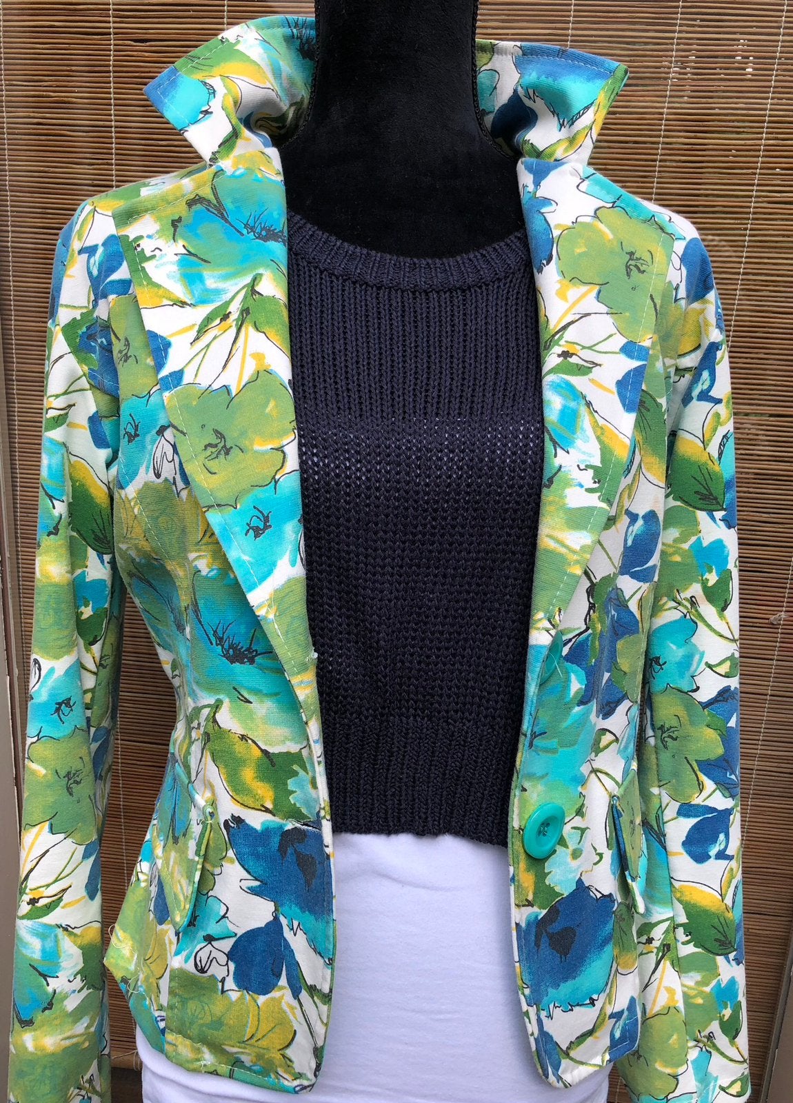 Jasje, bloemen, groen/turqoise/blauw, M, viscose, Maat 38/40 (M), Blauw, Ophalen of Verzenden, Zo goed als nieuw