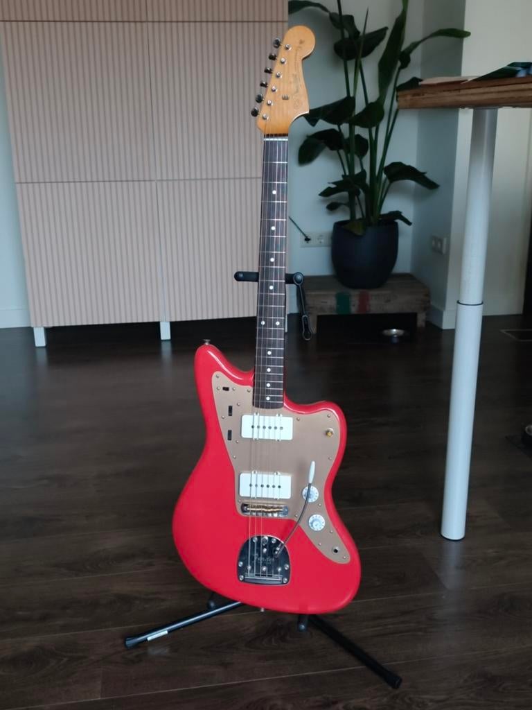 Fender LTD Road Worn vintera ii 50s Jazzmaster fiesta red, Muziek en Instrumenten, Snaarinstrumenten | Gitaren | Elektrisch, Ophalen