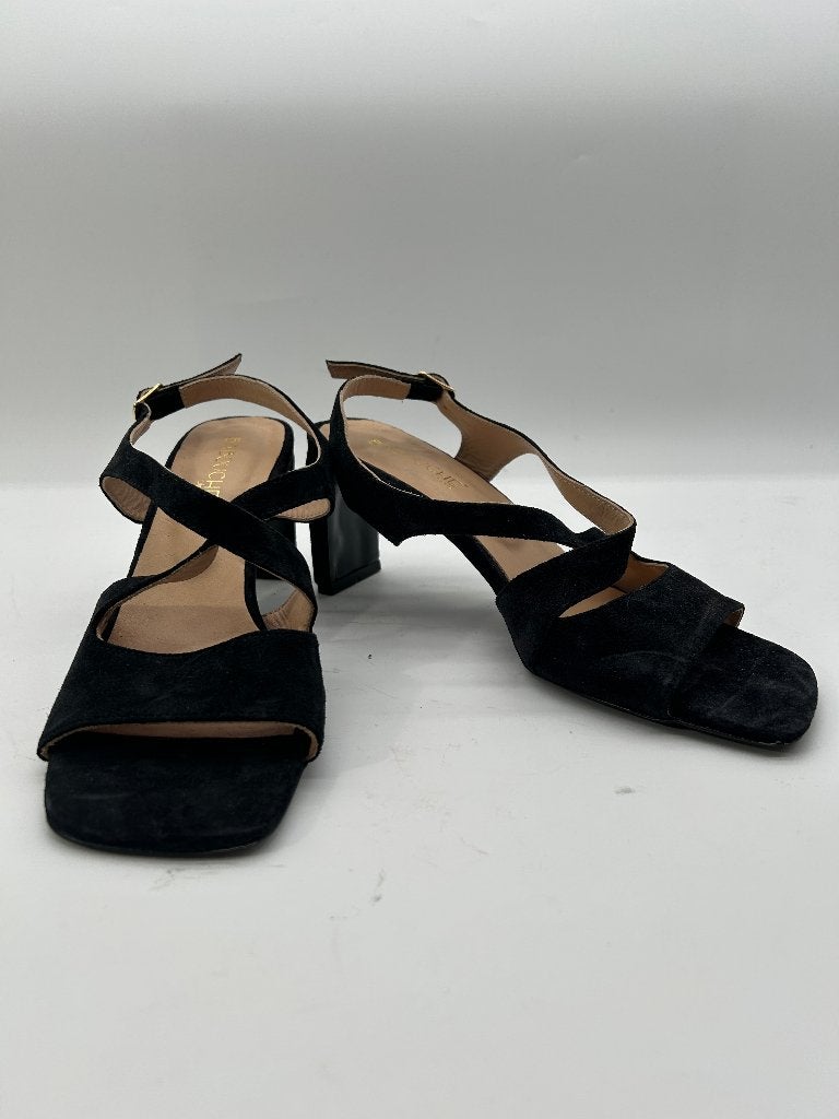 Babouche, maat 41 zwart suède sandalen met speels karakter, Verzenden, Zwart, Nieuw, Sandalen of Muiltjes