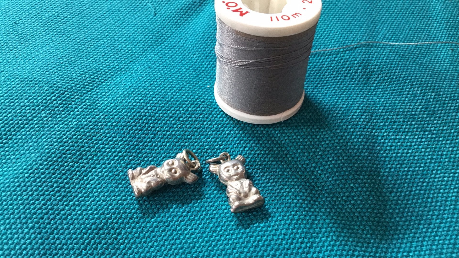 2 Bedels van muisjes, zilver vintage, Ophalen of Verzenden, Zo goed als nieuw, Zilver