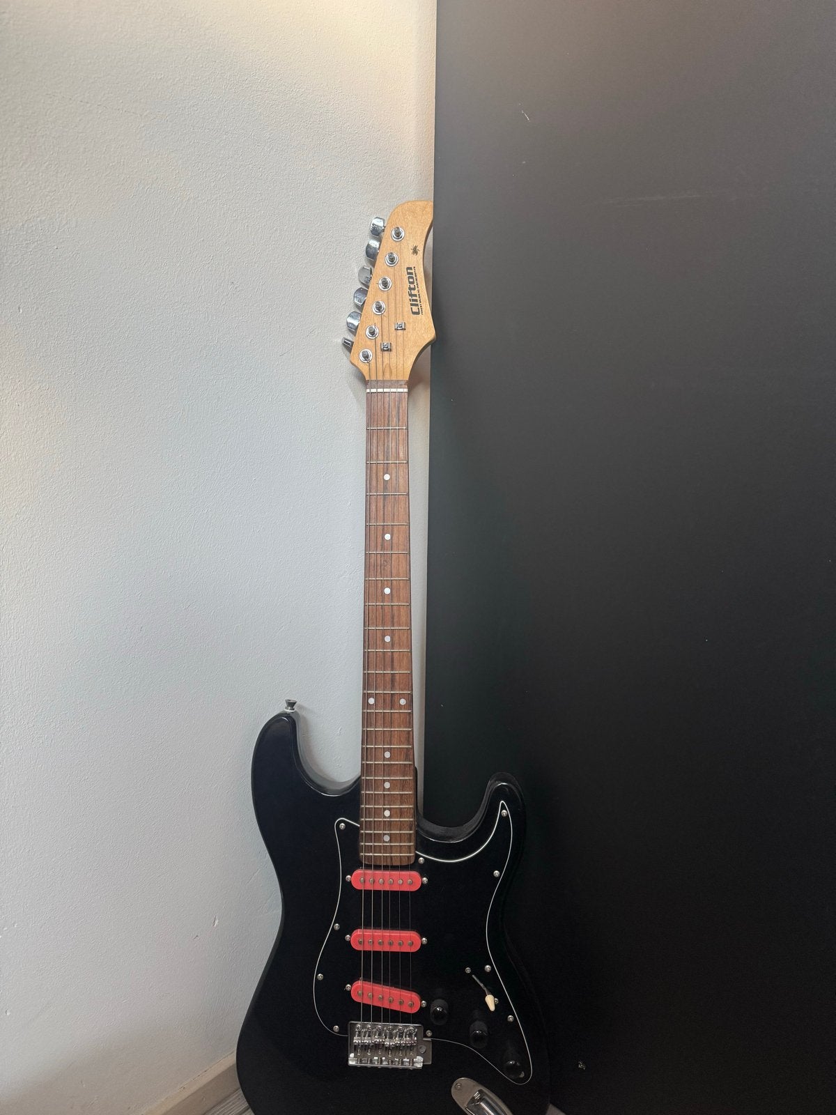 Zwart-Roze Clifton elektrische gitaar, Muziek en Instrumenten, Ophalen, Gebruikt, Solid body, Overige merken