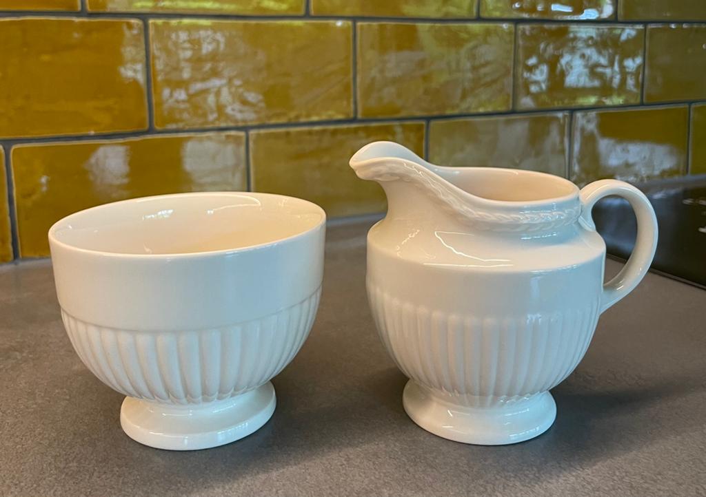Kannetje en schaaltje Wedgwood Edme, Overige typen, Ophalen of Verzenden, Zo goed als nieuw, Wedgwood