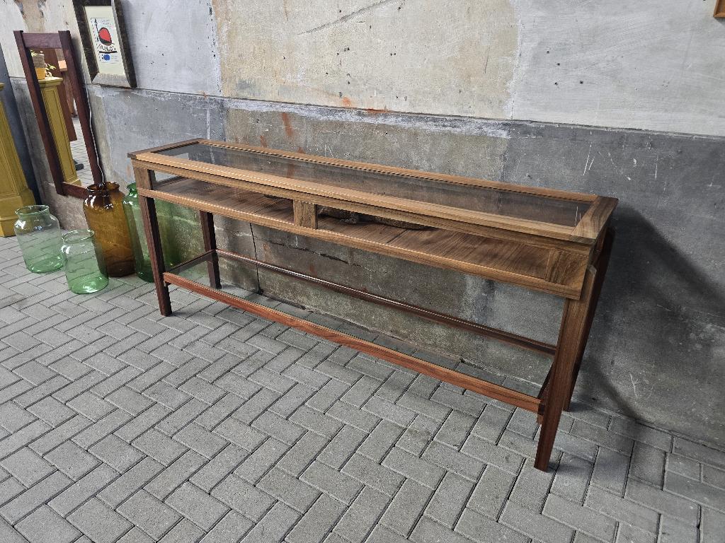 Vintage Padoek Houten Vitrinekast | Lange Vitrine Kast Lamp, Gebruikt, Glas, Ophalen of Verzenden, 200 cm of meer