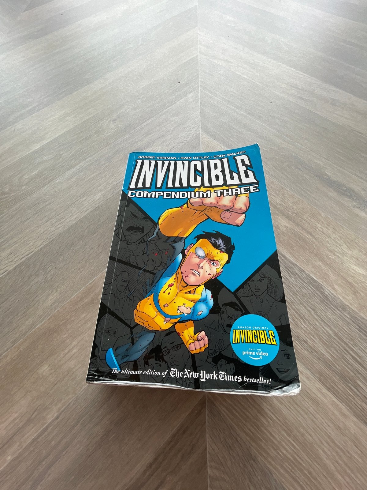 Invincible Compendium Three - Zo goed als nieuw, Eén comic, Ophalen of Verzenden, Zo goed als nieuw, Amerika