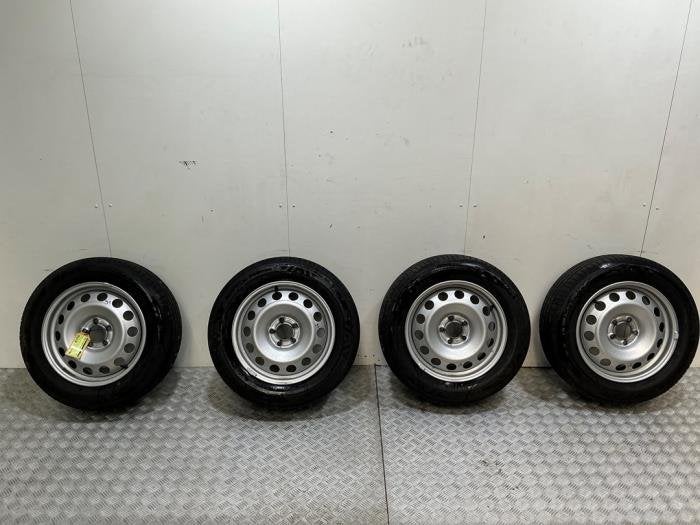 Velgen set + banden van een Citroen Berlingo (Berlingo 18-), 12 maanden garantie, Gebruikt, -, -