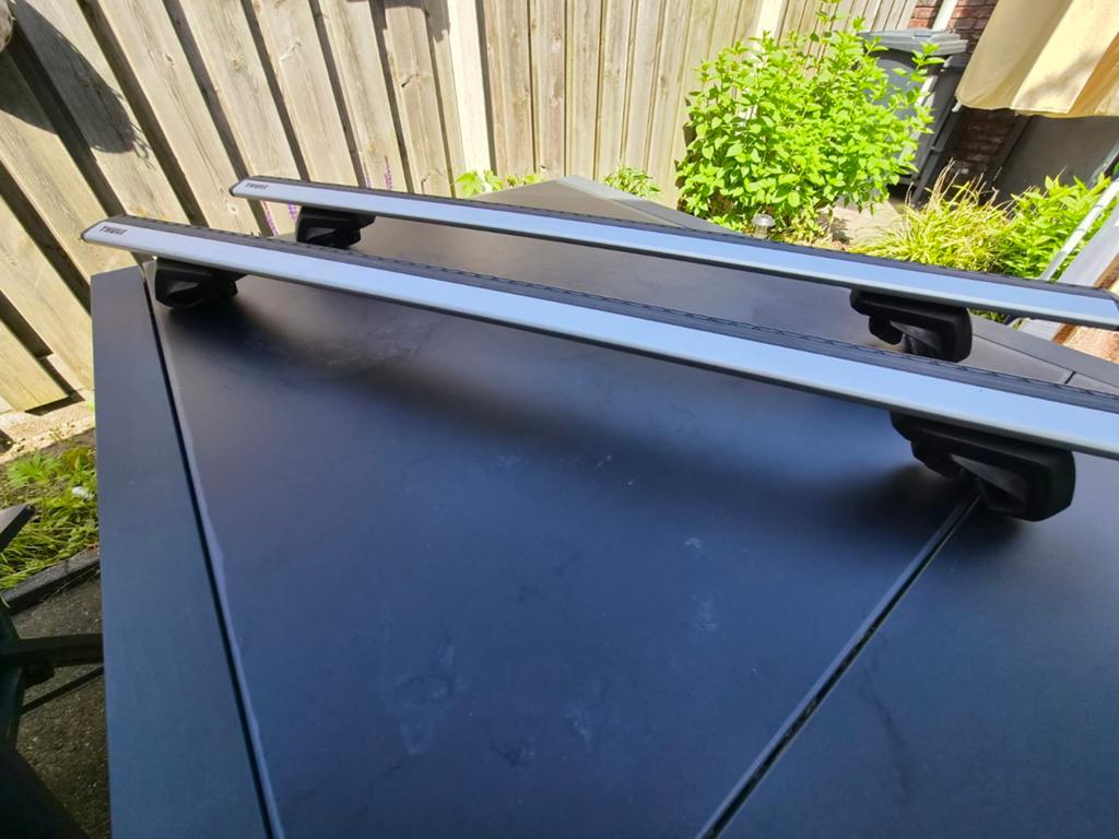 Thule 711300 wingbar EVO + Thule 710410 EVO raised rail, Auto diversen, Dakdragers, Zo goed als nieuw, Ophalen