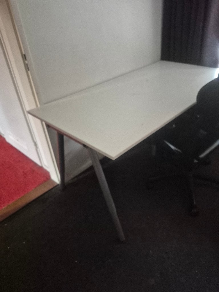 Te koop bureau/computertafel, Ophalen, 50 – 75, 50 tot 100 cm, Zo goed als nieuw