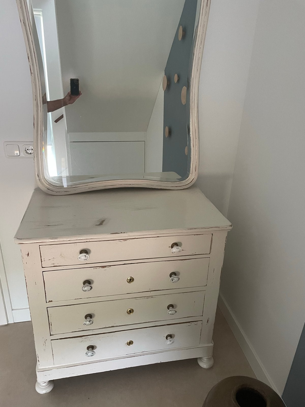 Antieke ladekast met spiegel - Crème wit, landelijke stijl, Antiek en Kunst, Ophalen