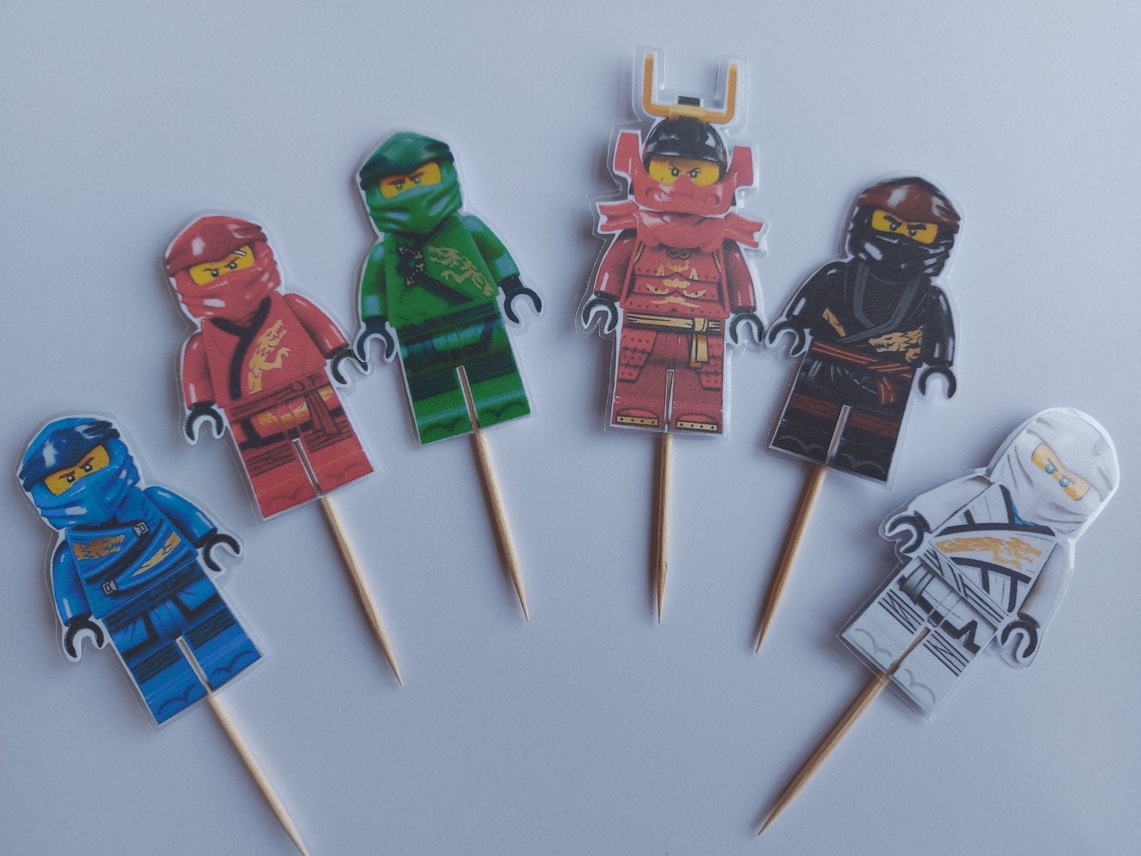 Set van 10 Lego Ninjago cupcake traktatie prikkers, Ophalen of Verzenden, Nieuw, Versiering, Verjaardag