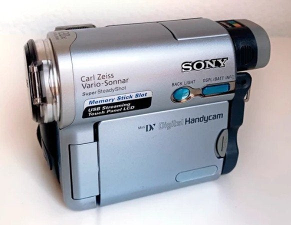 Sony DCR-TRV22E Mini DV Handycam, digitaliseer!, Audio, Tv en Foto, Mini dv, 20x of meer, Ophalen of Verzenden, Zo goed als nieuw