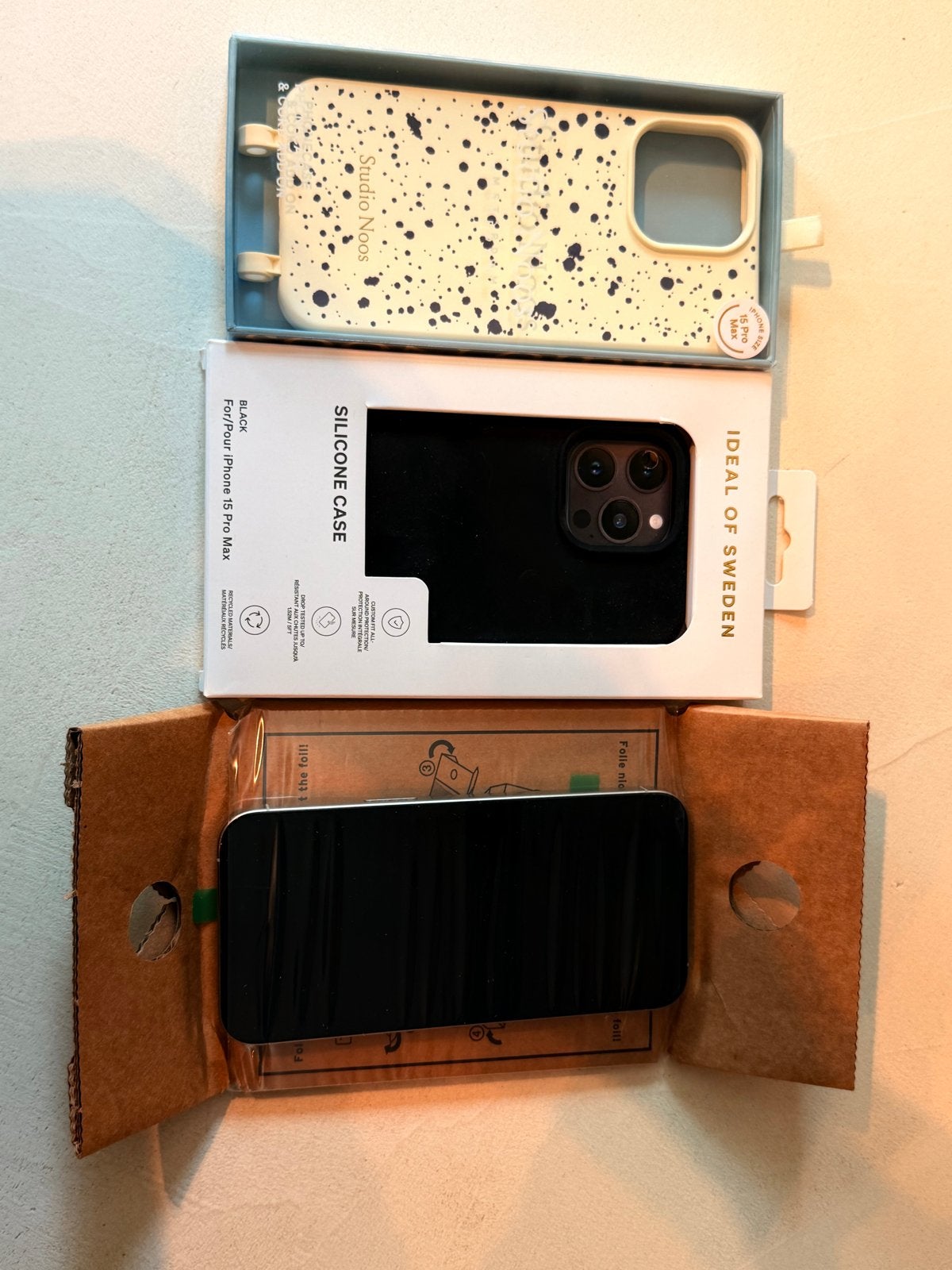 iPhone 15 Pro Max 256GB Wit met hoesjes, Telecommunicatie, Mobiele telefoons | Apple iPhone, Wit, IPhone 15 Pro Max, Nieuw, Zonder simlock