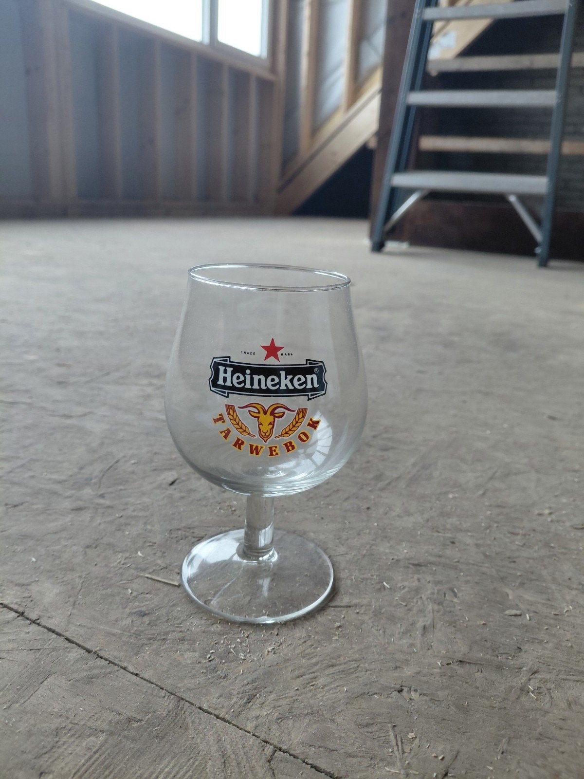 Heineken Tarwebok bierglas op voet, Ophalen of Verzenden, Zo goed als nieuw, Glas of Glazen, Heineken