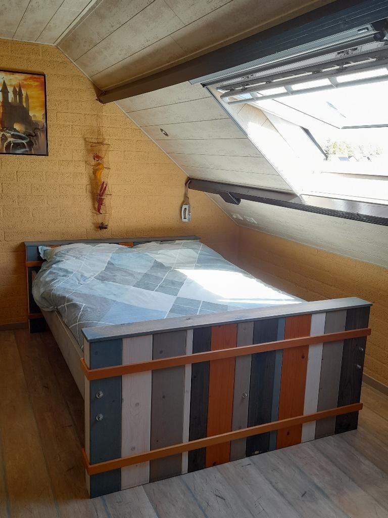 mooi handgemaakt bed met bijpassend kastje, Ophalen, Gebruikt, Overige kleuren, Scandinavisch