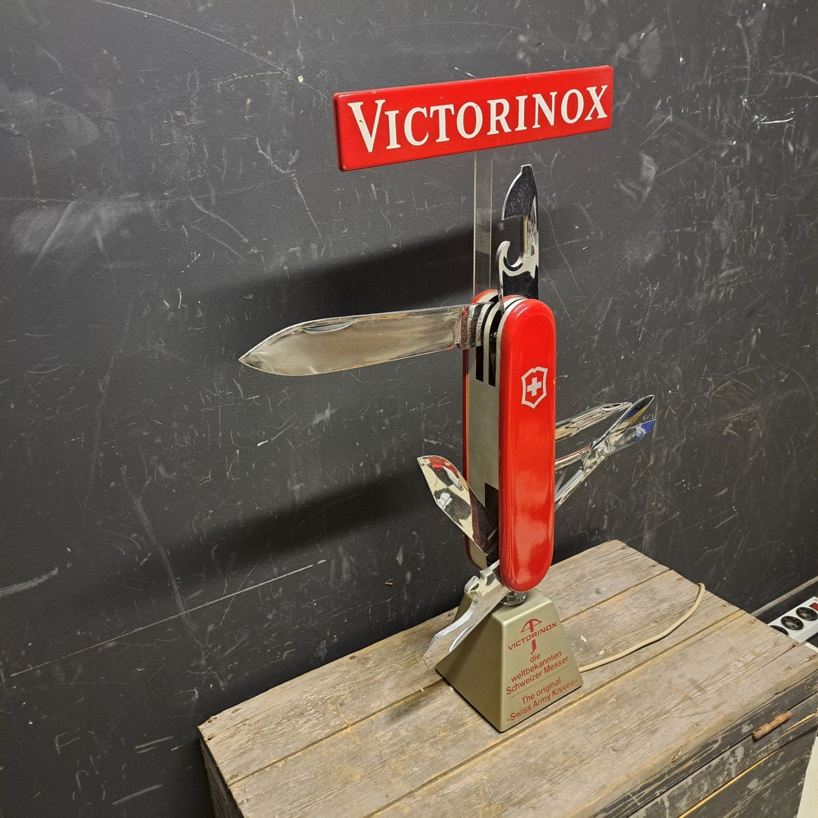 Victorinox Swiss Knife reclame display, Ophalen, Gebruikt, Reclamebord