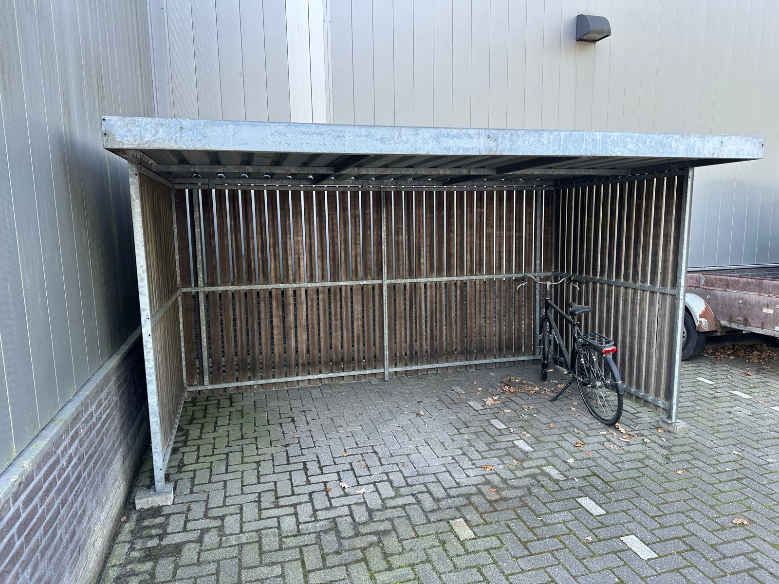 Robuuste Fietsenstalling - 4m breed, 2.5m diep, 2.15m hoog, Fietsen en Brommers, Ophalen, Gebruikt