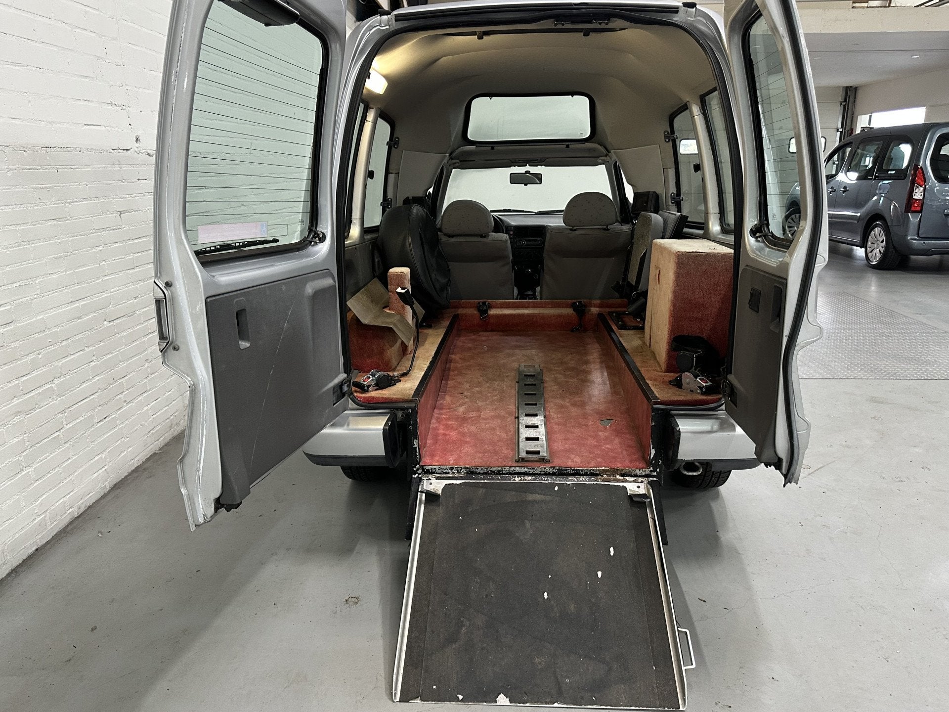 Volkswagen Caddy 1.6 INVALIDE VERVOER / AIRCO (bj 2001), Auto's, Voorwielaandrijving, Stof, Origineel Nederlands, Bedrijf