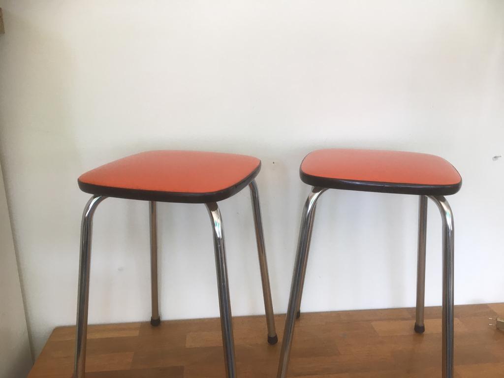 2 vintage krukjes. Oranje. Jaren 70. Brabantia ?, Ophalen of Verzenden, Zo goed als nieuw, Hout