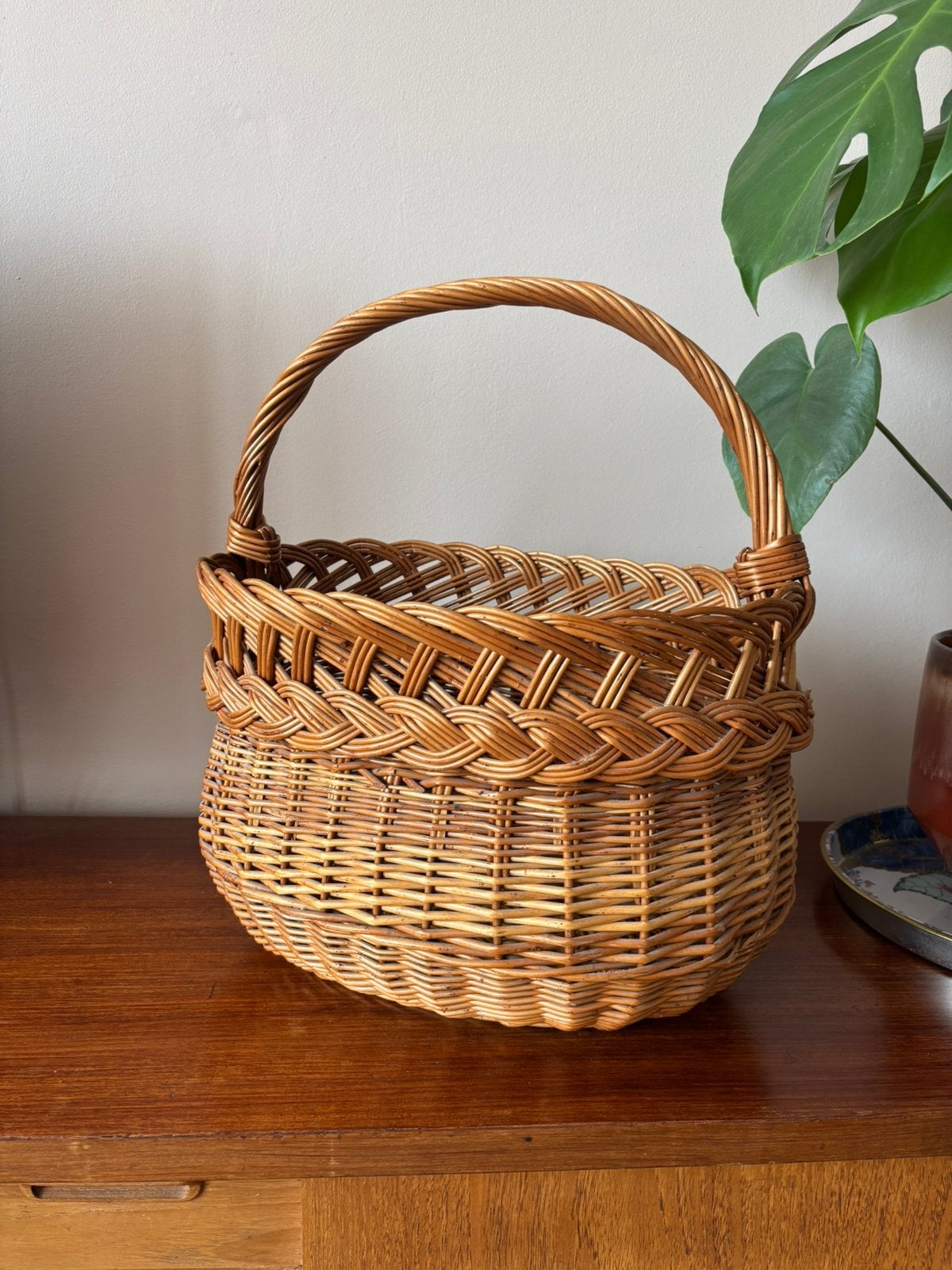Vintage rieten (verzamel) mand, met hengsel, Huis en Inrichting, Ophalen of Verzenden, Zo goed als nieuw