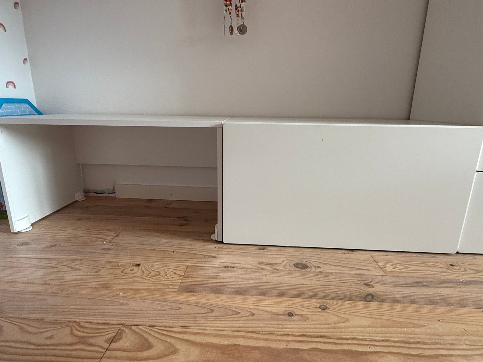 Ikea smastad speelgoedkist met bank wit, 50 tot 70 cm, Zo goed als nieuw, Ophalen, Minder dan 90 cm