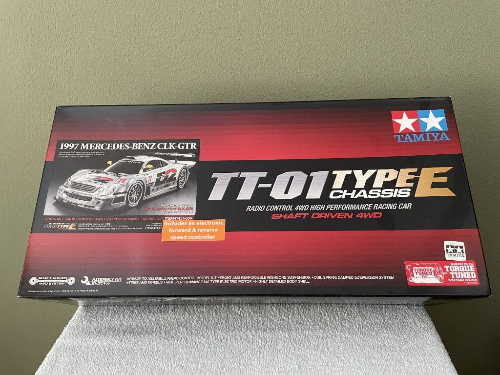 Tamiya 1:10 - 47437 1997 Mercedes CLK-GTR, TT-01E chassis, Elektro, Nieuw, Ophalen of Verzenden, Schaal 1:10