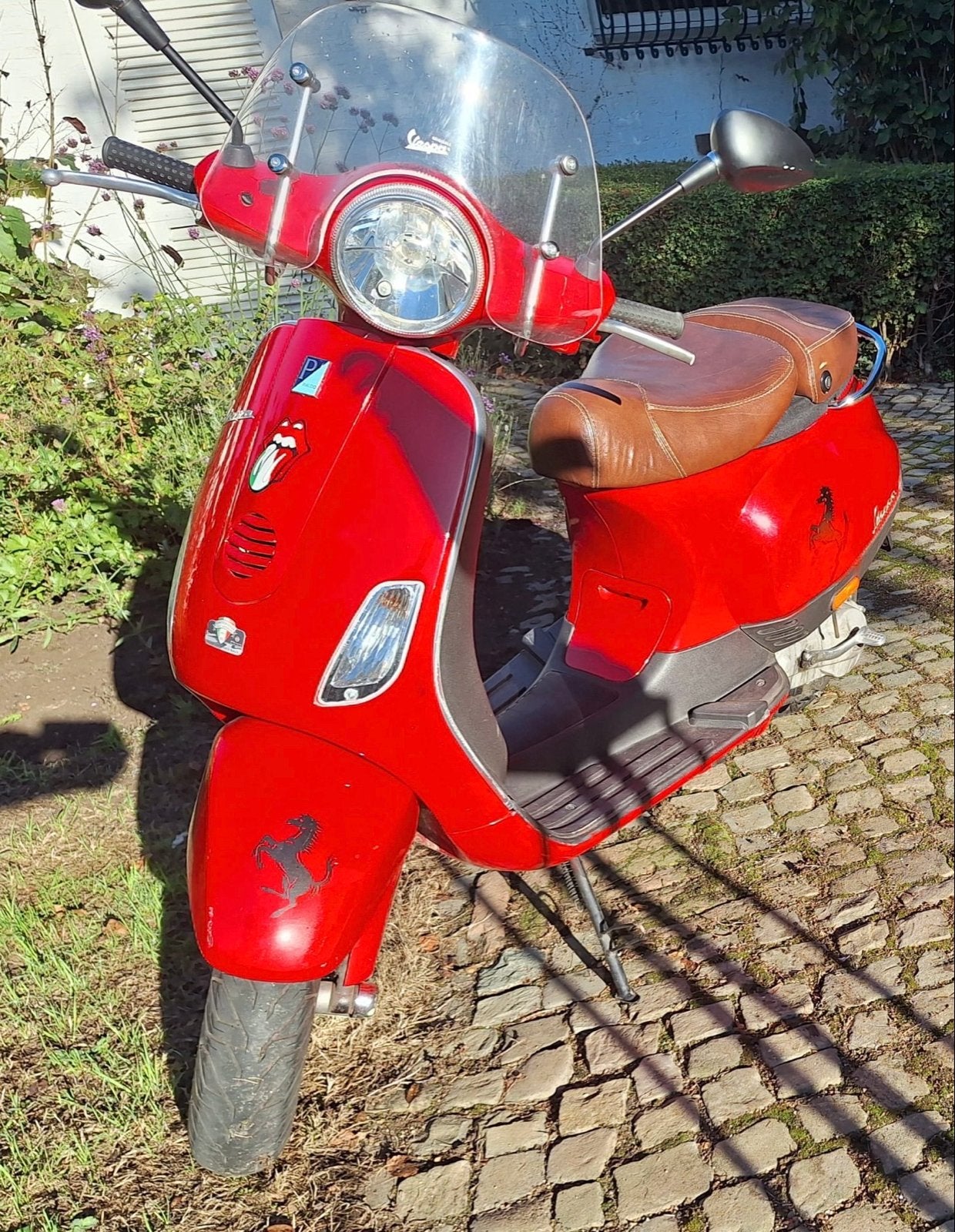 Foto 6 van Vespa LX 50 - Rode Scooter met Bruin Lederen Zadel