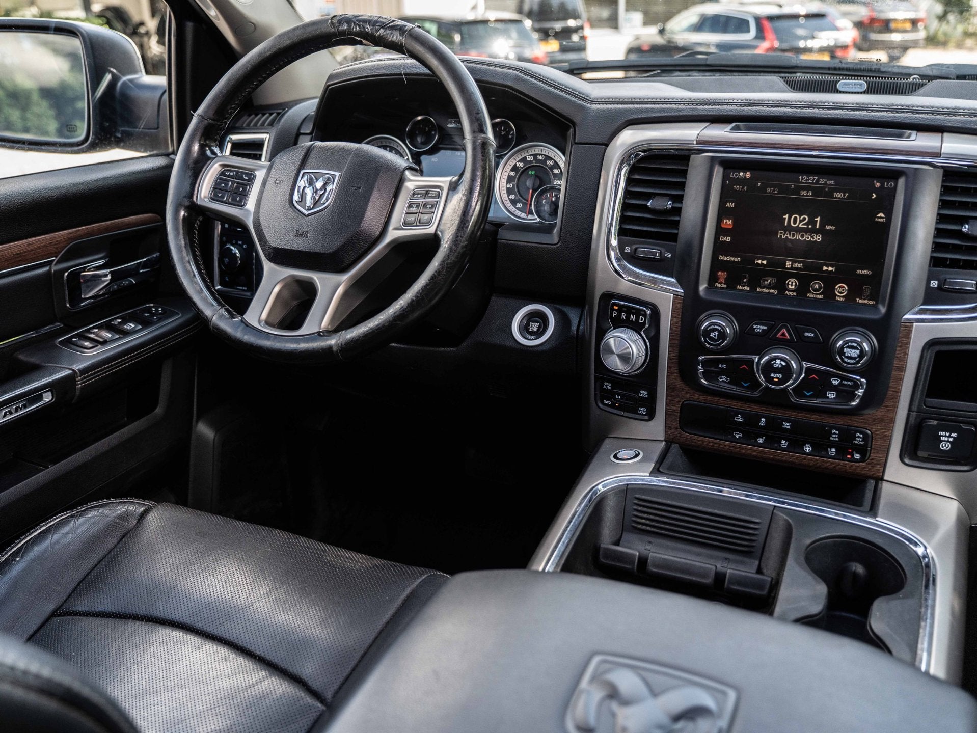 Dodge Ram 1500 5.7 V8 Quad Cab 6'4 - PANORAMADAK - STOEL VER, Auto's, Automaat, Achterwielaandrijving, Gebruikt, 5654 cc