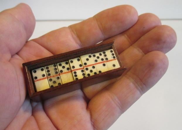 zeldzaam : superkleine domino stenen voor poppenhuis poppen, Verzenden