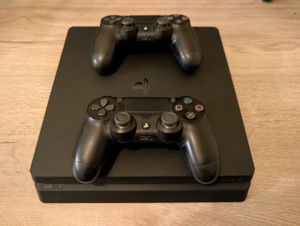 PlayStation 4 Slim inclusief 2 controllers en 3 spellen, Spelcomputers en Games, Spelcomputers | Sony PlayStation 4, Ophalen, Met 2 controllers