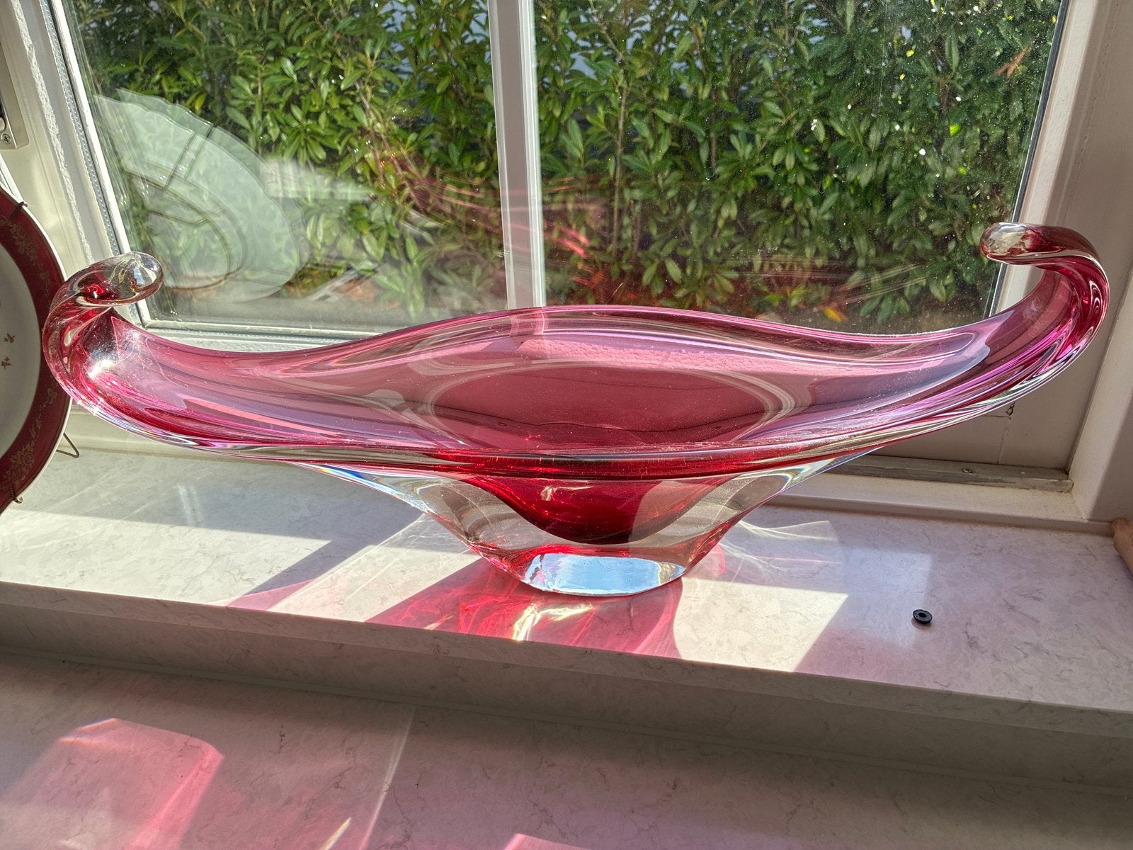 Prachtige rood/roze glazen schaal - decoratief en uniek, Ophalen, Zo goed als nieuw