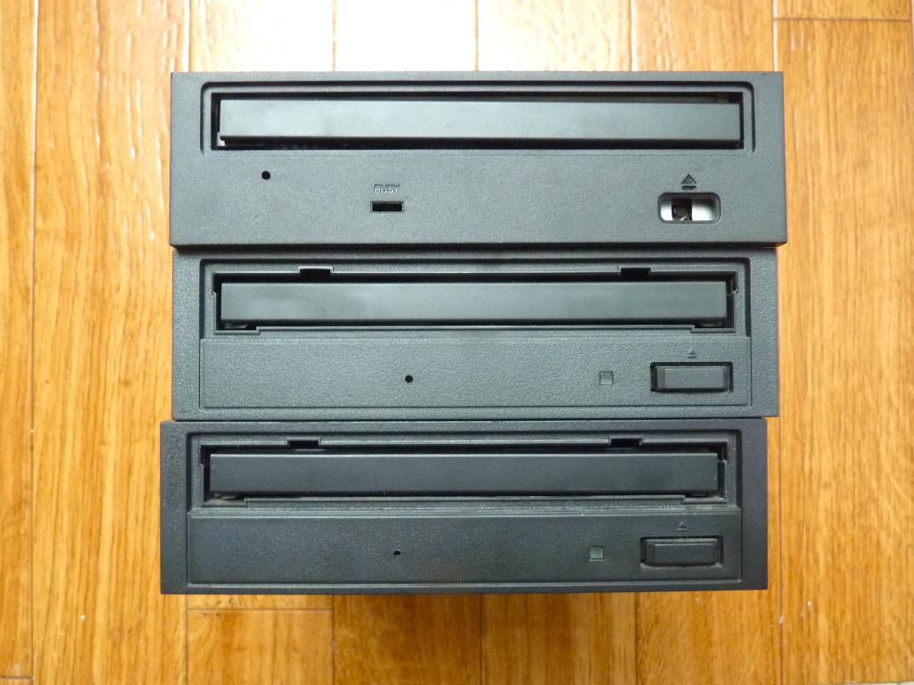 3X interne DVD(-RW) branders; 1X Pioneer en 2X Sony-NEC, Intern, Gebruikt, Dvd, MacOS