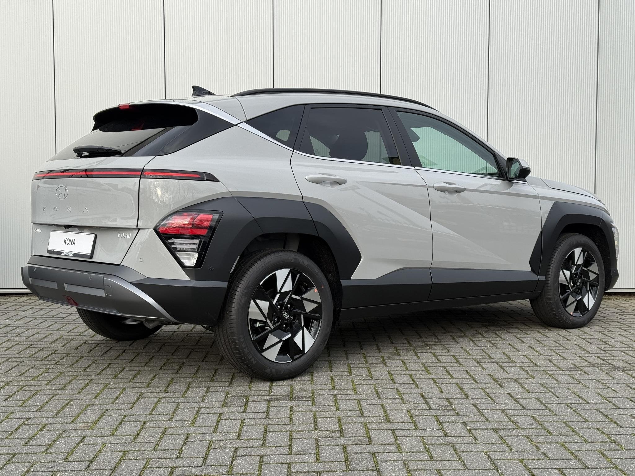 Hyundai Kona 1.6 GDI HEV Premium / Demo Deal / MY 26 / Zwart, Lichtsensor, 137 pk, Euro 6, 1110 kg