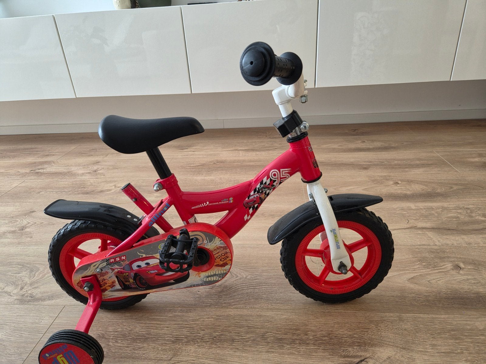 kinderfietsje met zijwieltjes, Ophalen, Terugtraprem, Zijwieltjes, Gebruikt