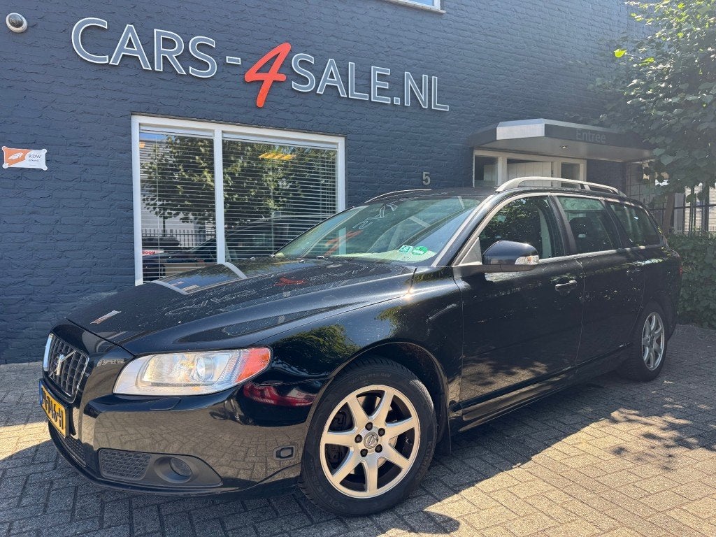 Volvo V70 2.5T MOMENTUM Autom. 5 cilinder + 1/2 leder + Lmv, Auto's, Volvo, Automaat, Parkeersensor, 93 €/maand, Euro 4