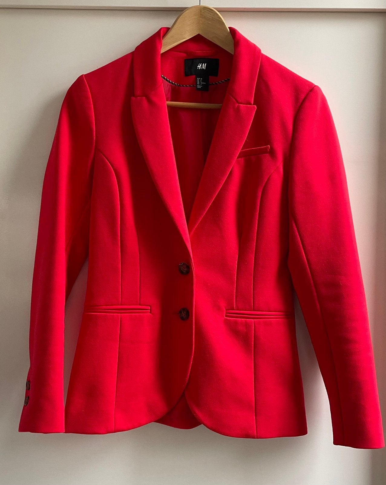 Prachtige rode blazer van H&M - maat 36, Ophalen of Verzenden, Zo goed als nieuw, Maat 36 (S), Rood