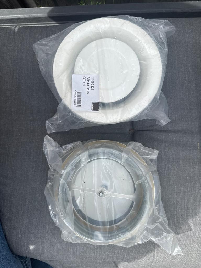 2x Nieuwe Aldes SR143 D125 Ventilatie Roosters, Ophalen of Verzenden, Nieuw, Ventilator en Afzuiger