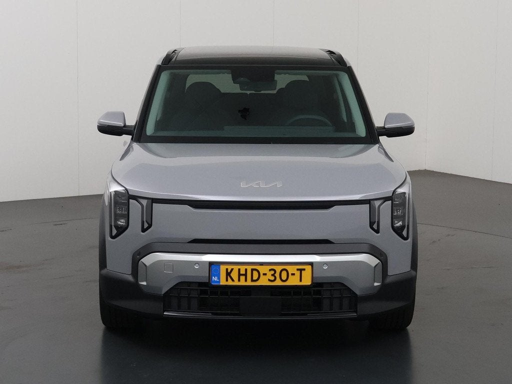 Kia EV2 Plus Advanced 42.2 kWh 4p. | Glazen schuif-/kantelda, Auto's, Kia, Stof, Automatische klimaatregeling, 4 stoelen, Origineel Nederlands