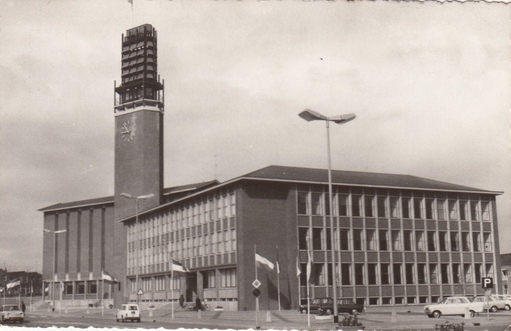 Vlissingen - Stadhuis, Verzamelen, Ansichtkaarten | Nederland, Verzenden, 1940 tot 1960, Ongelopen, Zeeland