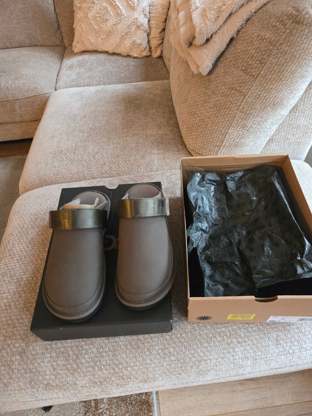 UGG GoldenCoast Clog II Nubuck - Maat 40, UGG, Overige kleuren, Nieuw, Ophalen of Verzenden