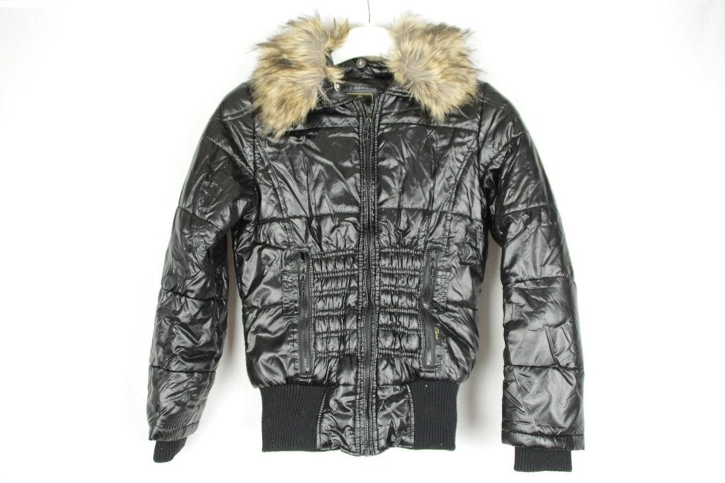 Stoere zwarte winter jas met nepbont kraag mt 152 merk Cars, Meisje, ., Ophalen of Verzenden, Zo goed als nieuw