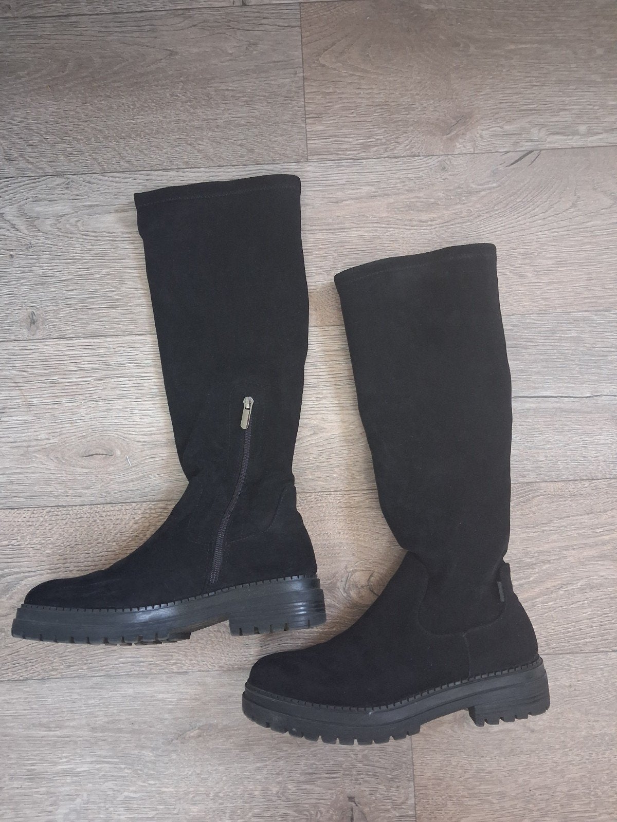 Mooie zwarte suède laarzen, Kleding | Dames, Schoenen, Hoge laarzen, Zwart, Ophalen of Verzenden, Zo goed als nieuw