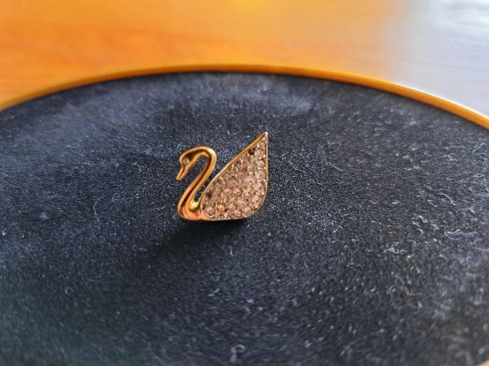 Swarovski goud vergulde reversspeld, Verzamelen, Swarovski, Ophalen of Verzenden, Zo goed als nieuw, Figuurtje