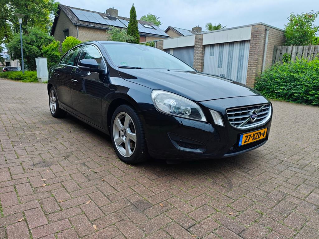 Volvo S60 2.0 T AUT 2010 Zwart, 1800 kg, Zwart, 4 cilinders, Zwart