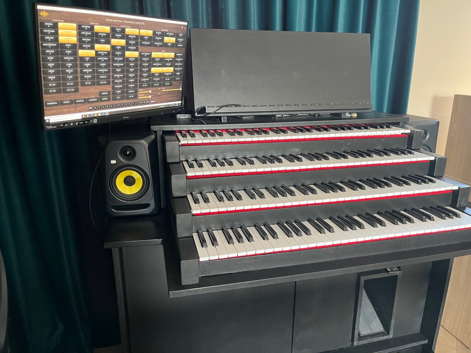 Uniek digitaal orgel met 4 klavieren en pedaal, Muziek en Instrumenten, Orgels, Ophalen, Zo goed als nieuw, 3 klavieren, Orgel